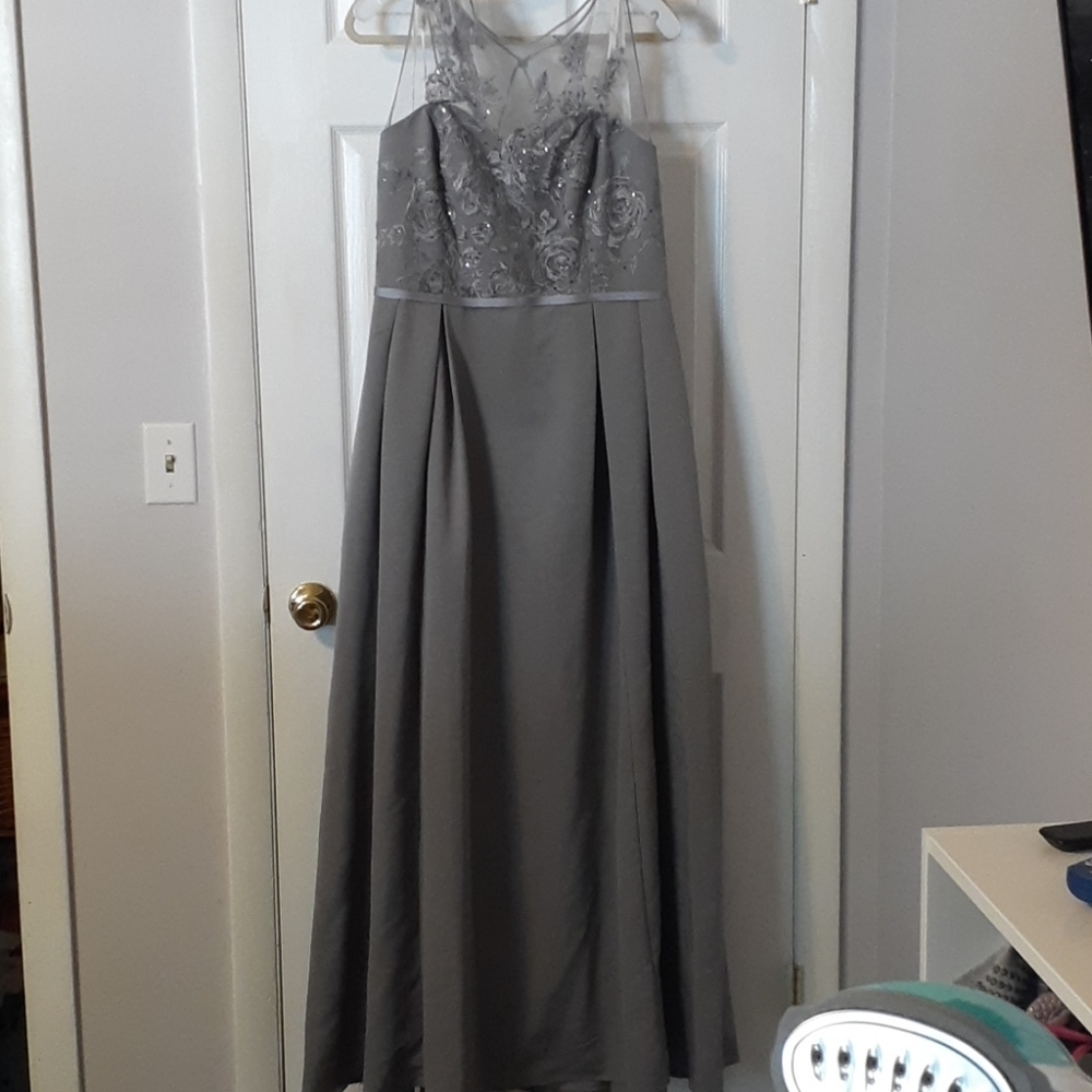 Gray dress Oleg Cassini gown size 14, prom dress, bridesmaid.